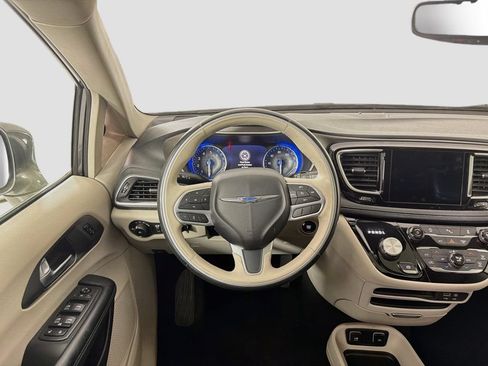 Used 2019 Chrysler Pacifica Limited FWD image 23