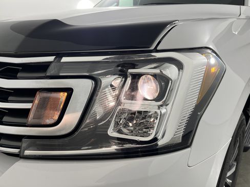 Used 2018 Ford Expedition XLT w/ Equipment Group 201A AWD/4WD image 25