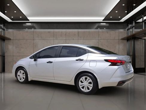 Used 2020 Nissan Versa S FWD image 3