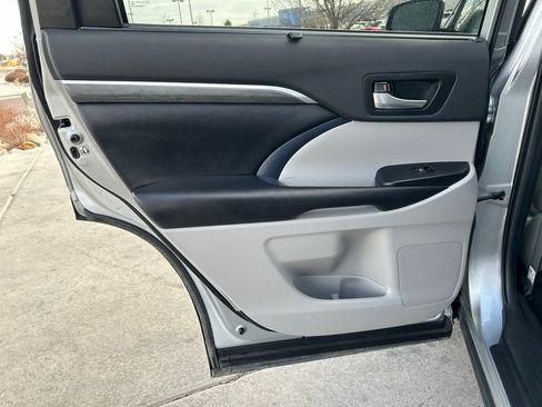 Used 2019 Toyota Highlander Limited image 25