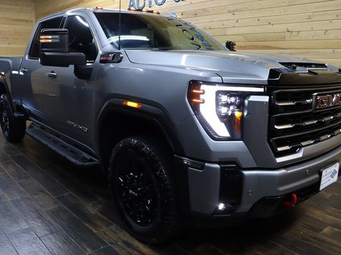 Used 2025 GMC Sierra 2500 AT4 w/ AT4 Preferred Package AWD/4WD image 2