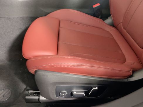 Used 2026 BMW 330i Sedan w/ Convenience Package image 11