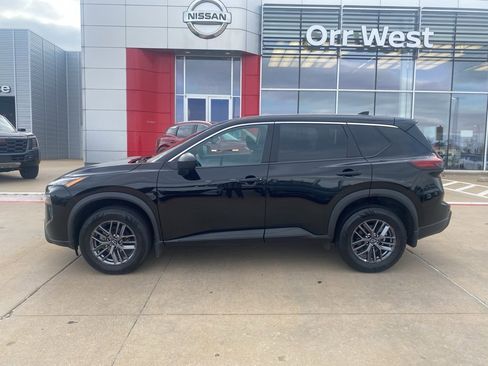 Used 2024 Nissan Rogue S image 2