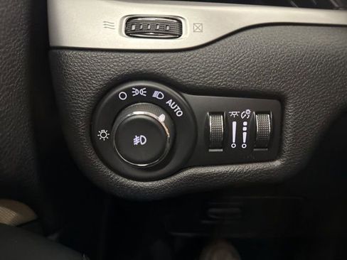 Used 2015 Jeep Cherokee Latitude w/ Cold Weather Group image 36