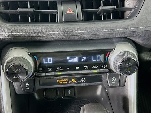 Used 2021 Toyota RAV4 XLE w/ Convenience Package FWD image 22