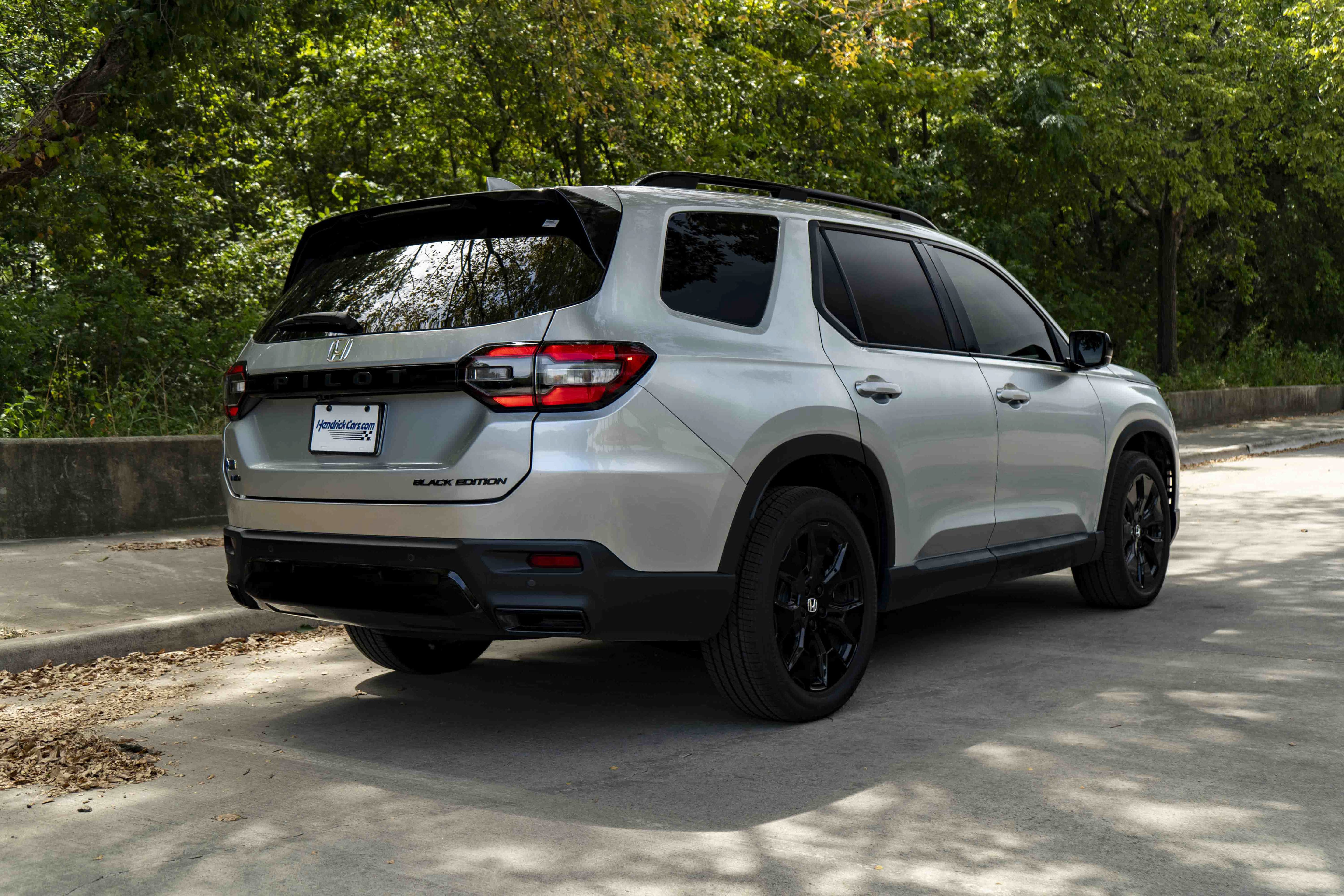 Certified 2026 Honda Pilot Black Edition image 9