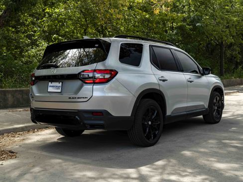 Used 2026 Honda Pilot Black Edition image 9