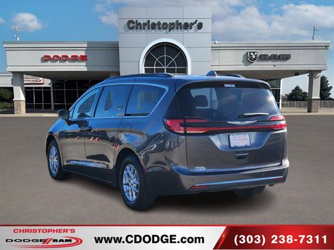 Used 2022 Chrysler Pacifica Touring-L image 5