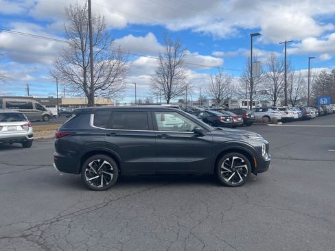 Used 2024 Mitsubishi Outlander SE image 8