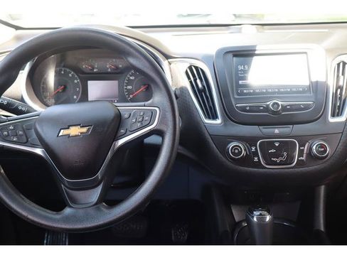 Used 2018 Chevrolet Malibu LT FWD image 8
