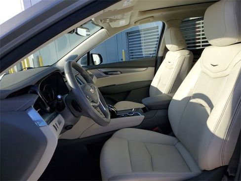 Certified 2023 Cadillac XT5 Premium Luxury image 5