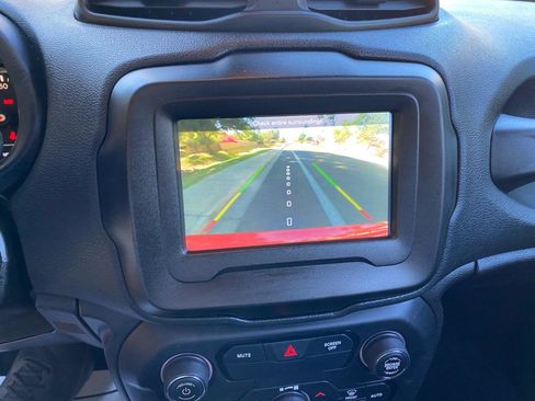 Used 2018 Jeep Renegade Altitude w/ Popular Equipment Group image 61