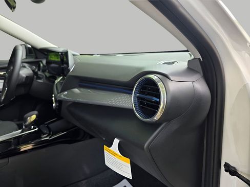 New 2026 Chevrolet Trax LT w/ Midnight Edition FWD image 11