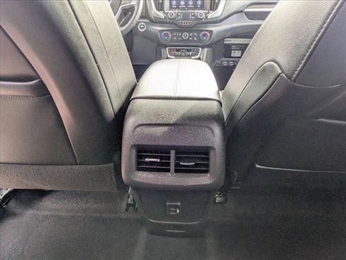 Used 2024 GMC Terrain SLT image 13