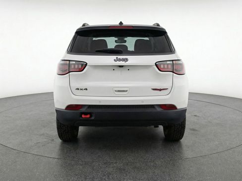 Used 2025 Jeep Compass Trailhawk image 7