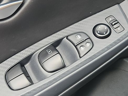 Used 2025 Nissan Sentra SV w/ All-Weather Package FWD image 24