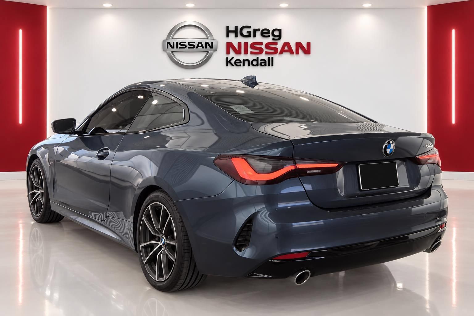 Used 2023 BMW 430i Coupe w/ Premium Package RWD image 2