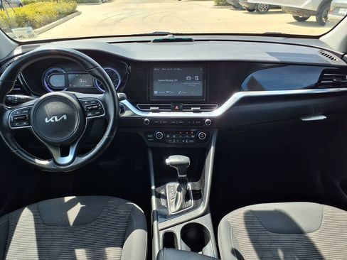 Used 2022 Kia Niro LXS FWD image 24