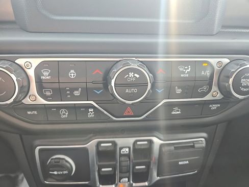 Used 2021 Jeep Gladiator Sport AWD/4WD image 22