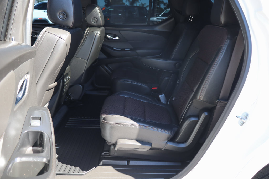 Used 2023 Chevrolet Traverse High Country FWD image 38