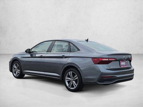 Used 2024 Volkswagen Jetta SE FWD image 8