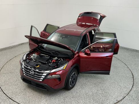Used 2024 Nissan Rogue SV AWD/4WD image 17