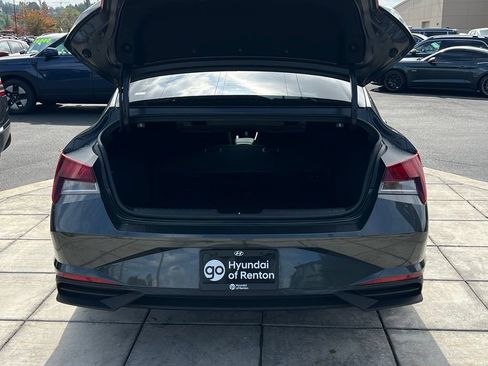 Certified 2022 Hyundai Elantra SEL w/ Cargo Package FWD image 8