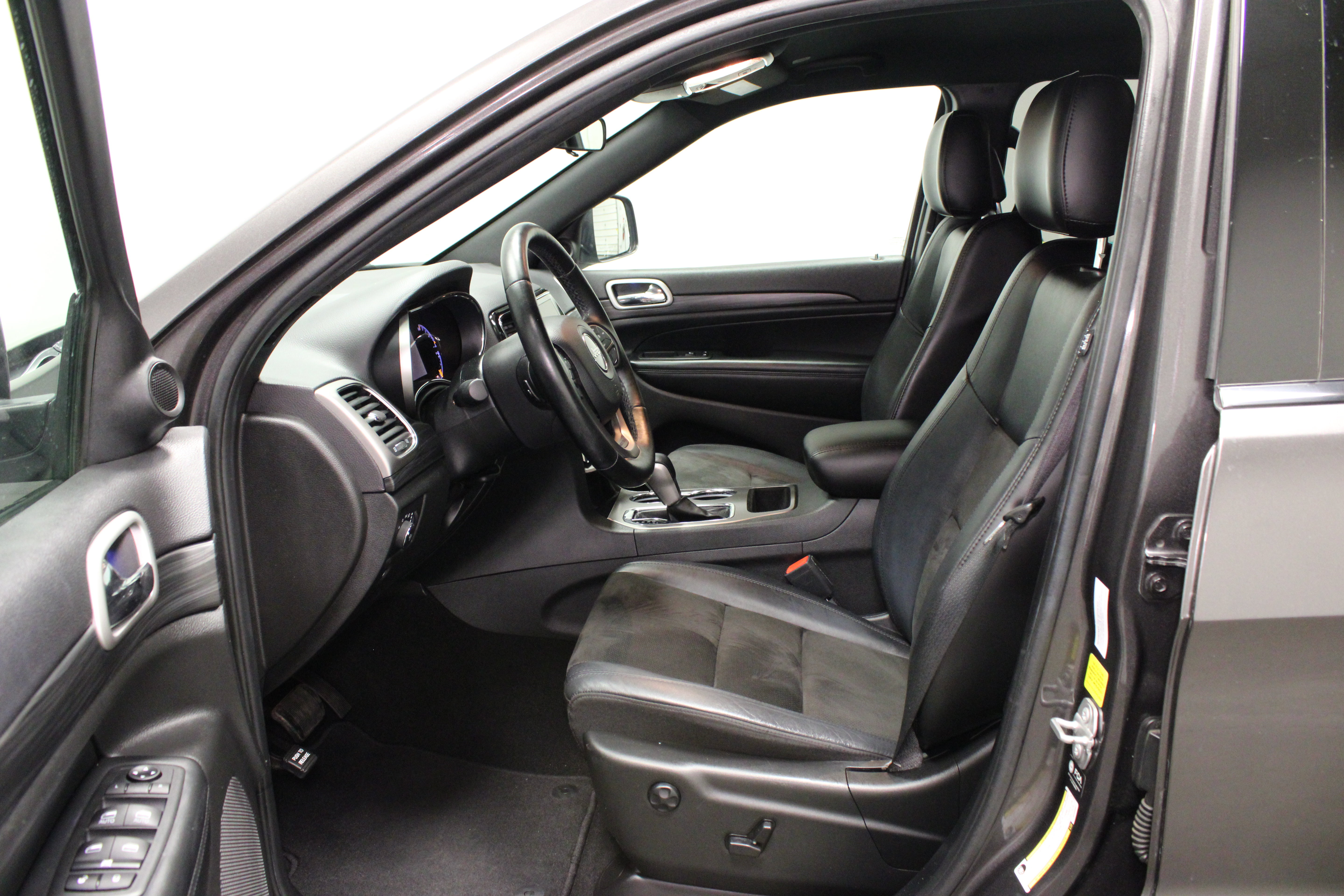 Used 2021 Jeep Grand Cherokee Laredo X RWD image 12