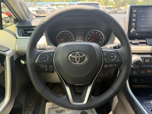 Used 2021 Toyota RAV4 XLE Premium FWD image 11