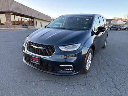 Used 2024 Chrysler Pacifica Touring-L