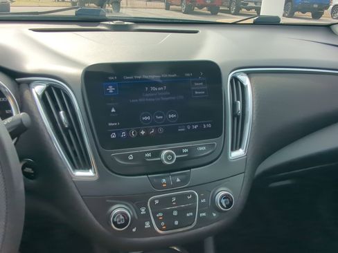 Used 2021 Chevrolet Malibu LT image 19