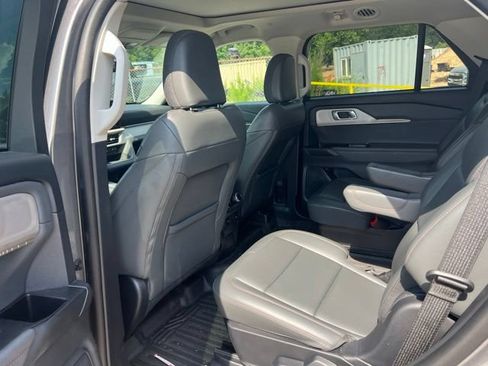 Used 2025 Ford Explorer Active w/ Active Comfort Package AWD/4WD image 7