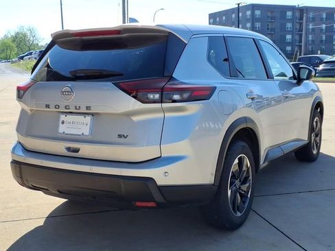 Used 2024 Nissan Rogue SV FWD image 4
