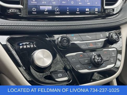 Used 2023 Chrysler Pacifica Limited image 18