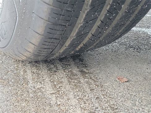 Used 2023 Nissan Rogue SV image 32