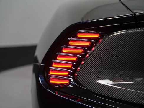 Used 2025 Aston Martin Vanquish RWD image 23