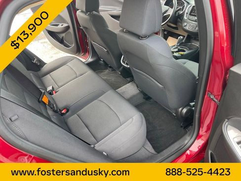 Used 2017 Chevrolet Malibu LT image 19