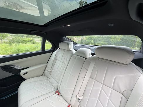 Used 2026 BMW 760i xDrive w/ Executive Package AWD/4WD image 26