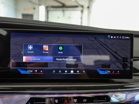 New 2026 BMW i7 xDrive60 w/ Premium Package AWD/4WD image 17