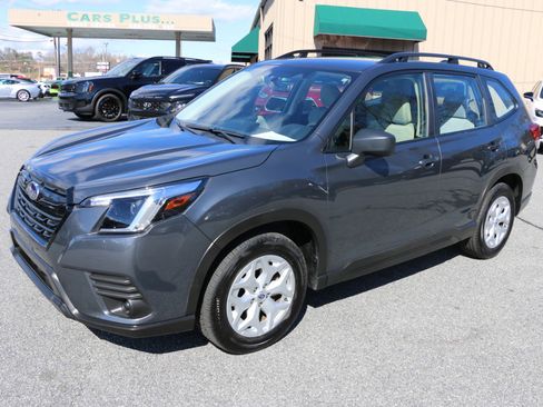 Used 2023 Subaru Forester BASE image 1