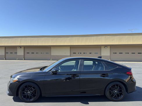 Used 2023 Honda Civic Sport image 4