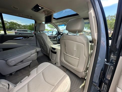 Used 2016 Cadillac Escalade ESV Luxury AWD/4WD image 27