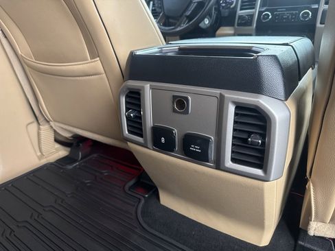 Used 2019 Ford F250 Lariat w/ Chrome Package image 27