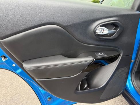 Used 2023 Jeep Cherokee Altitude Lux image 25