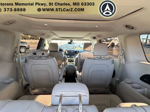 Used 2020 Chrysler Pacifica Limited image 16
