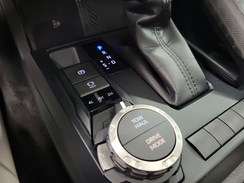 Used 2024 Toyota Tacoma TRD Sport w/ TRD Sport Upgrade Package image 17