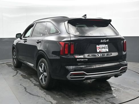 Used 2023 Kia Sorento EX w/ Panoramic Sunroof Package FWD image 10