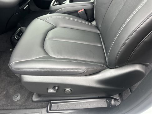 New 2026 Chrysler Pacifica Select AWD/4WD image 22