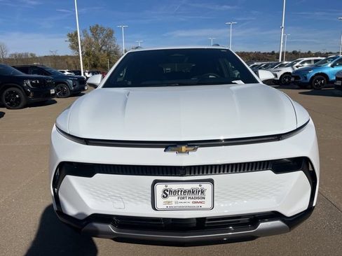 New 2026 Chevrolet Equinox EV LT image 9