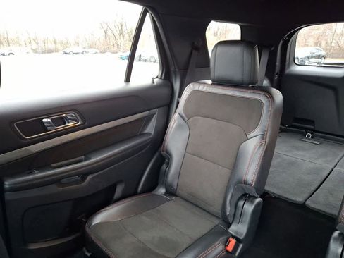 Used 2018 Ford Explorer XLT w/ Equipment Group 202A image 12